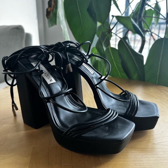Steve Madden strappy heels sz 6 - Picture 2 of 3